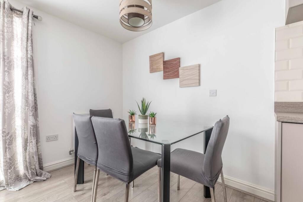 2 Bed & 2 Bath Cosy Apartment Slough- Free Parking Exterior foto