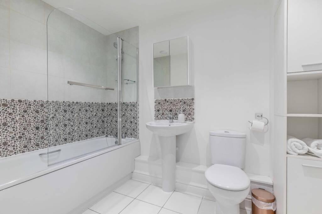 2 Bed & 2 Bath Cosy Apartment Slough- Free Parking Exterior foto